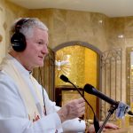 Concessões de fé: O casamento perfeito entre rádio e igreja